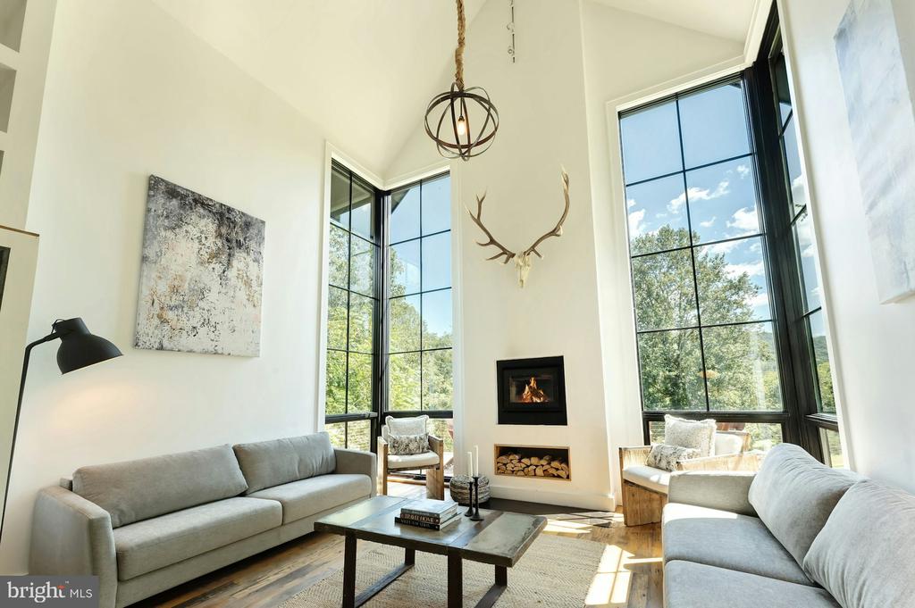 10420 FREELAND RDG