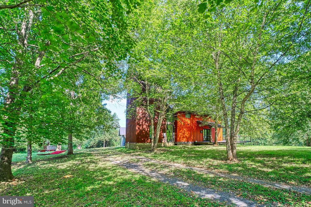 10420 FREELAND RDG