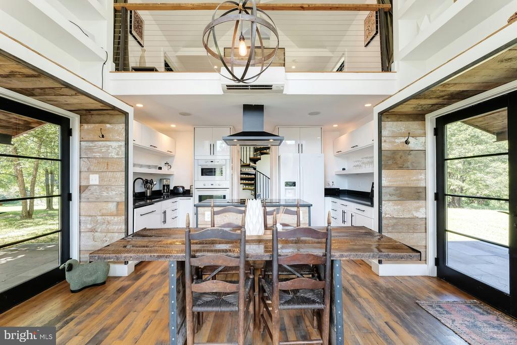 10420 FREELAND RDG
