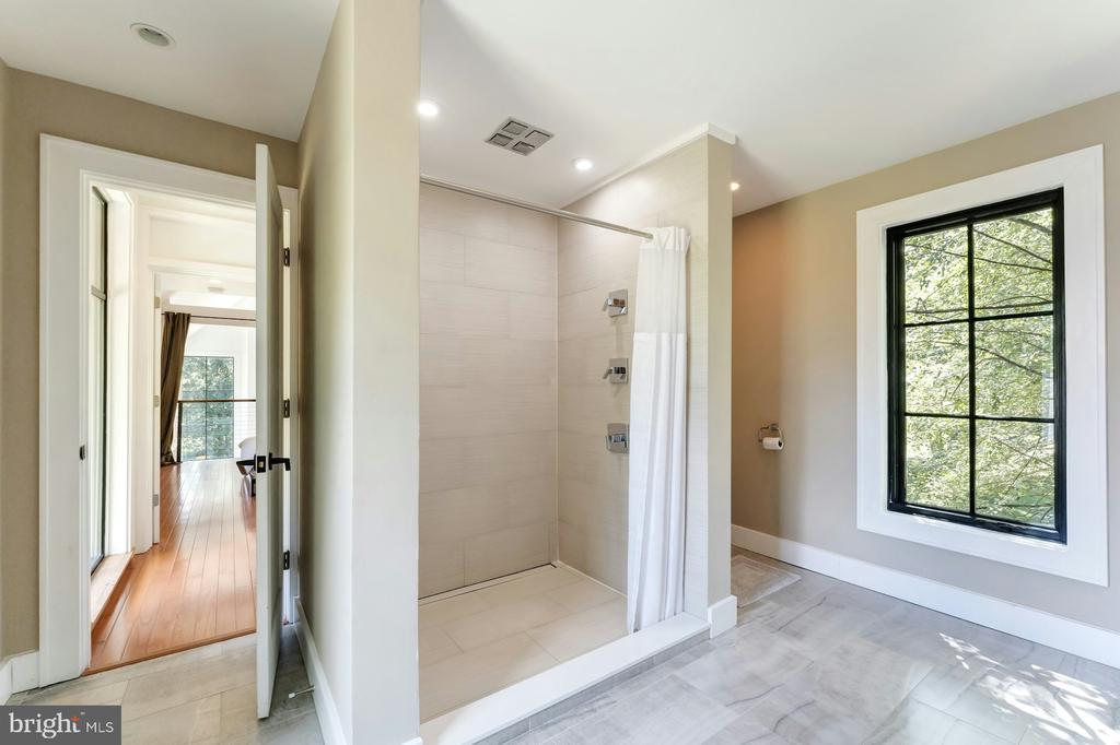 10420 FREELAND RDG