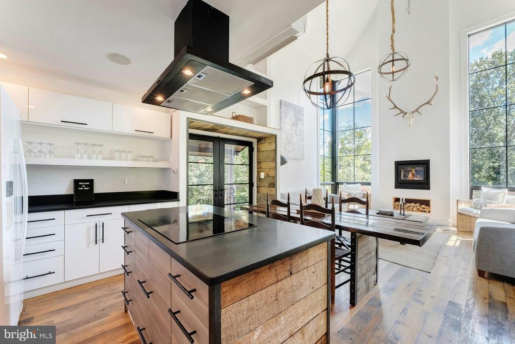 10420 FREELAND RDG