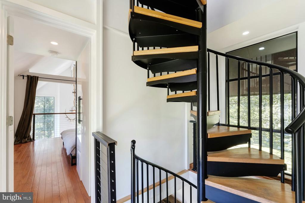 10420 FREELAND RDG