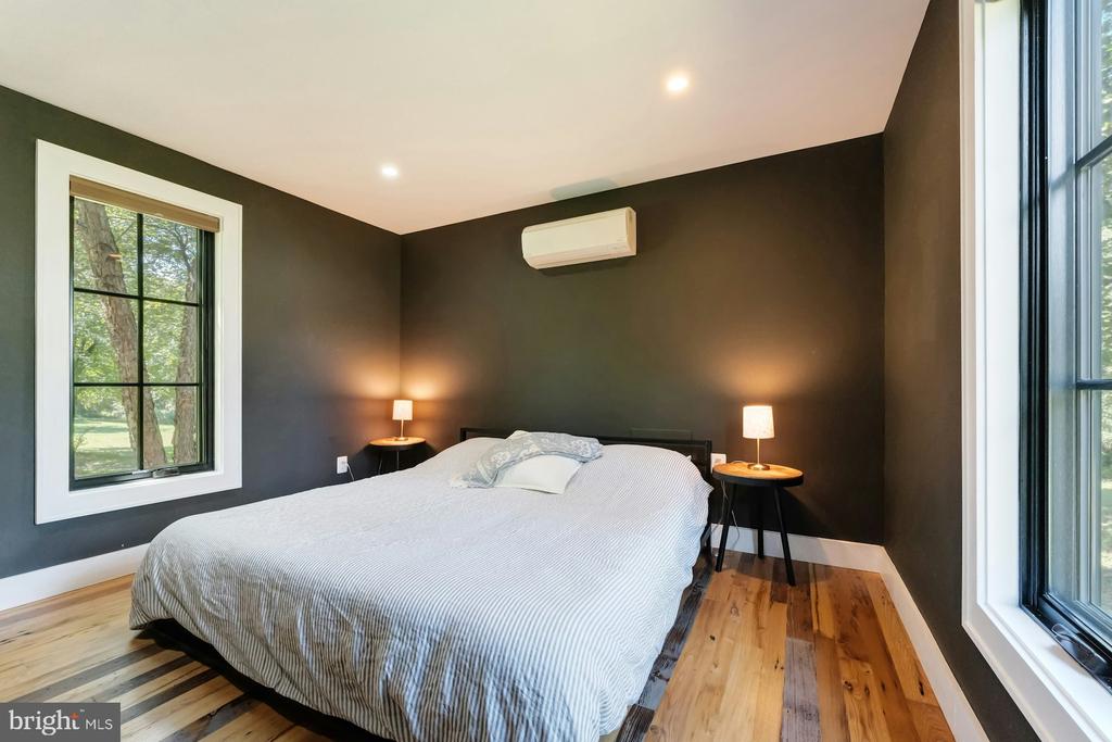 10420 FREELAND RDG