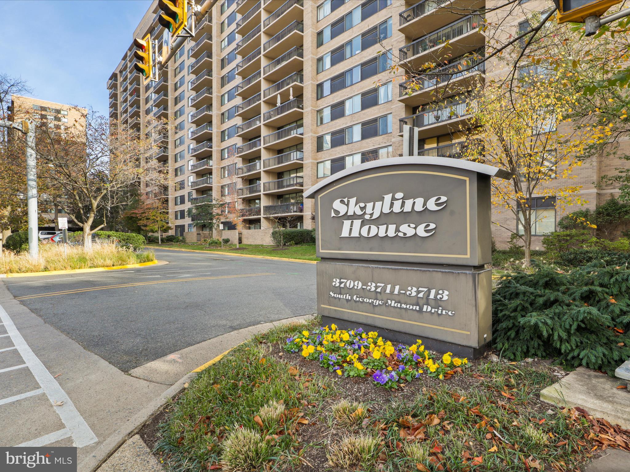 3713 S GEORGE MASON DRIVE T2W