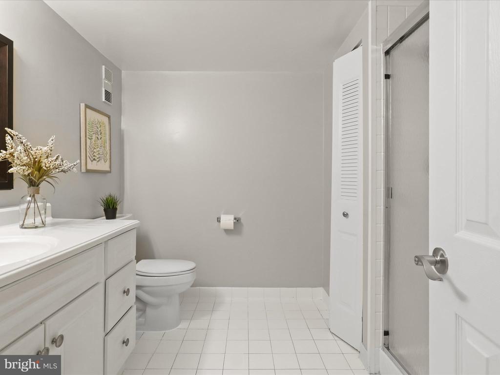 3713 S GEORGE MASON DRIVE T2W