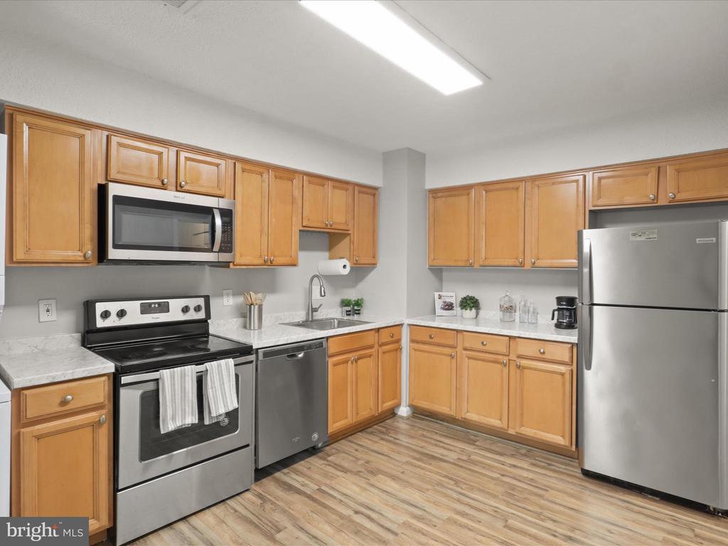3713 S GEORGE MASON DRIVE T2W