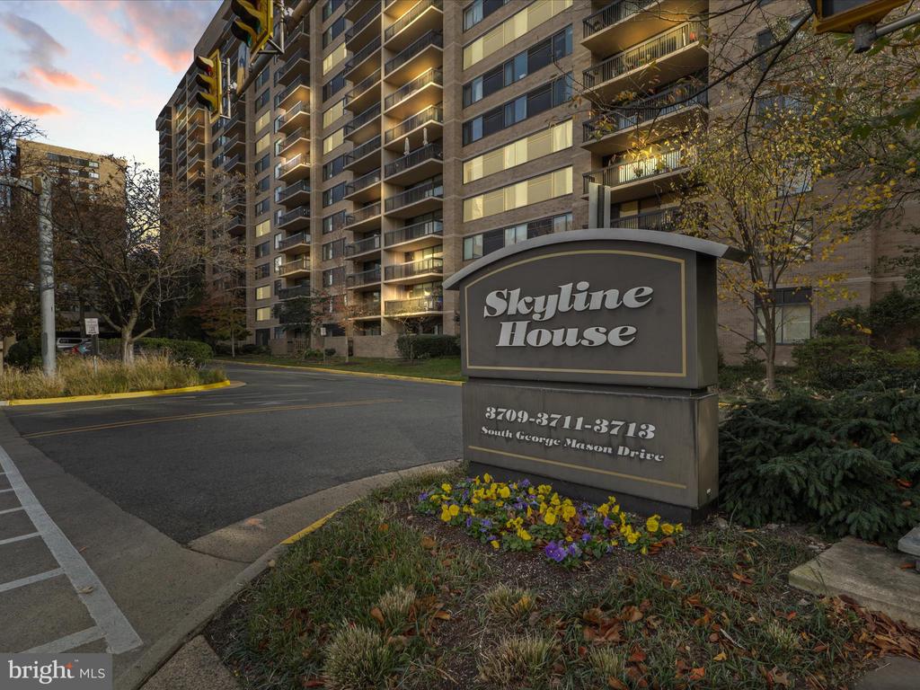3713 S GEORGE MASON DRIVE T2W