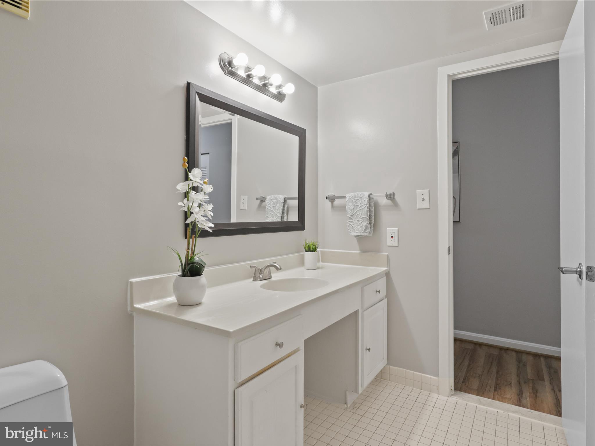 3713 S GEORGE MASON DRIVE T2W