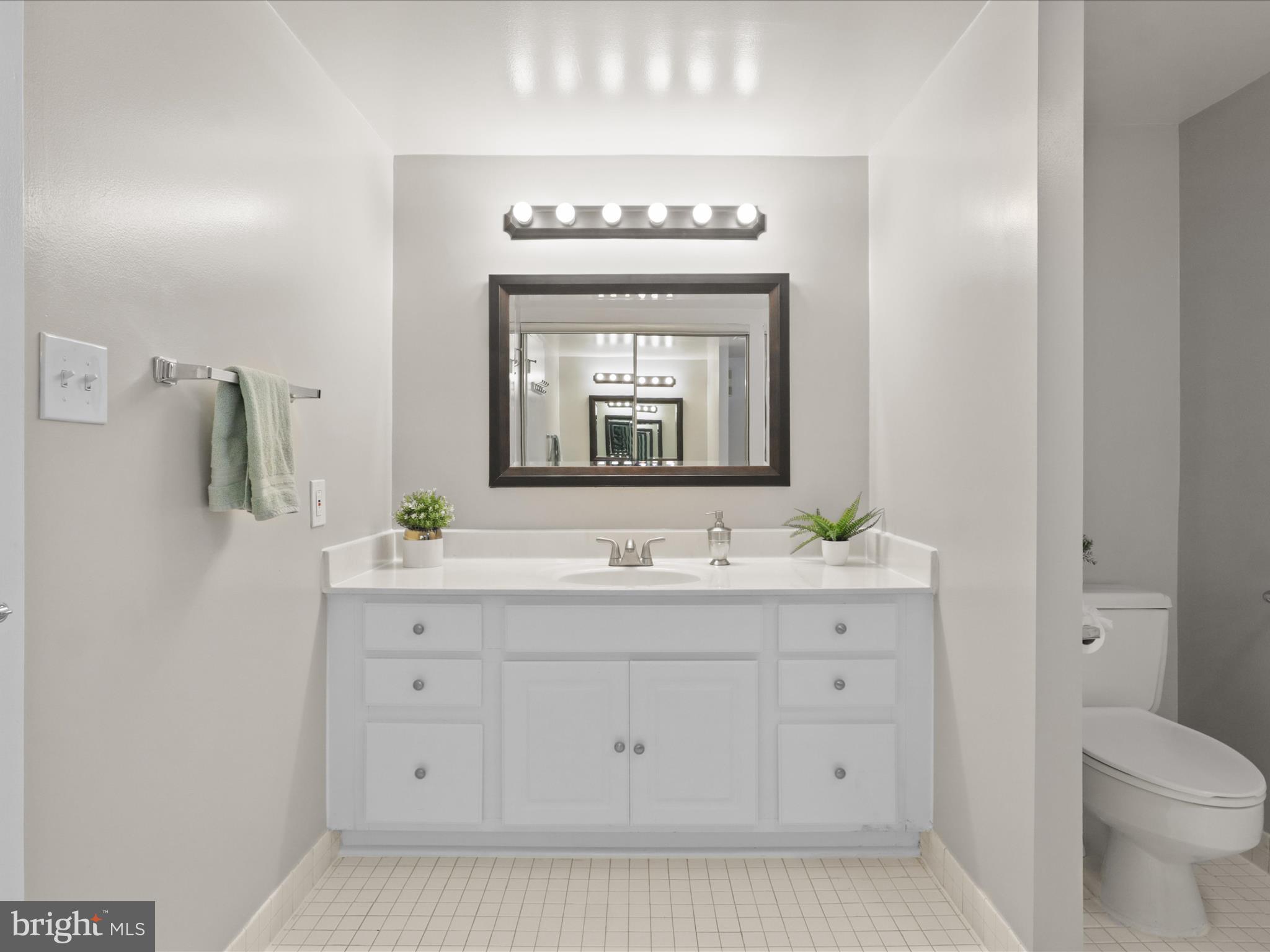 3713 S GEORGE MASON DRIVE T2W