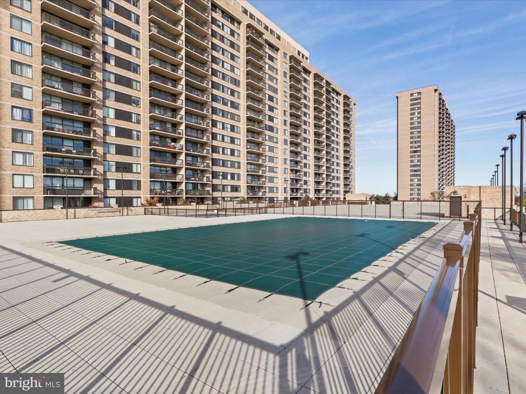 3713 S GEORGE MASON DRIVE T2W