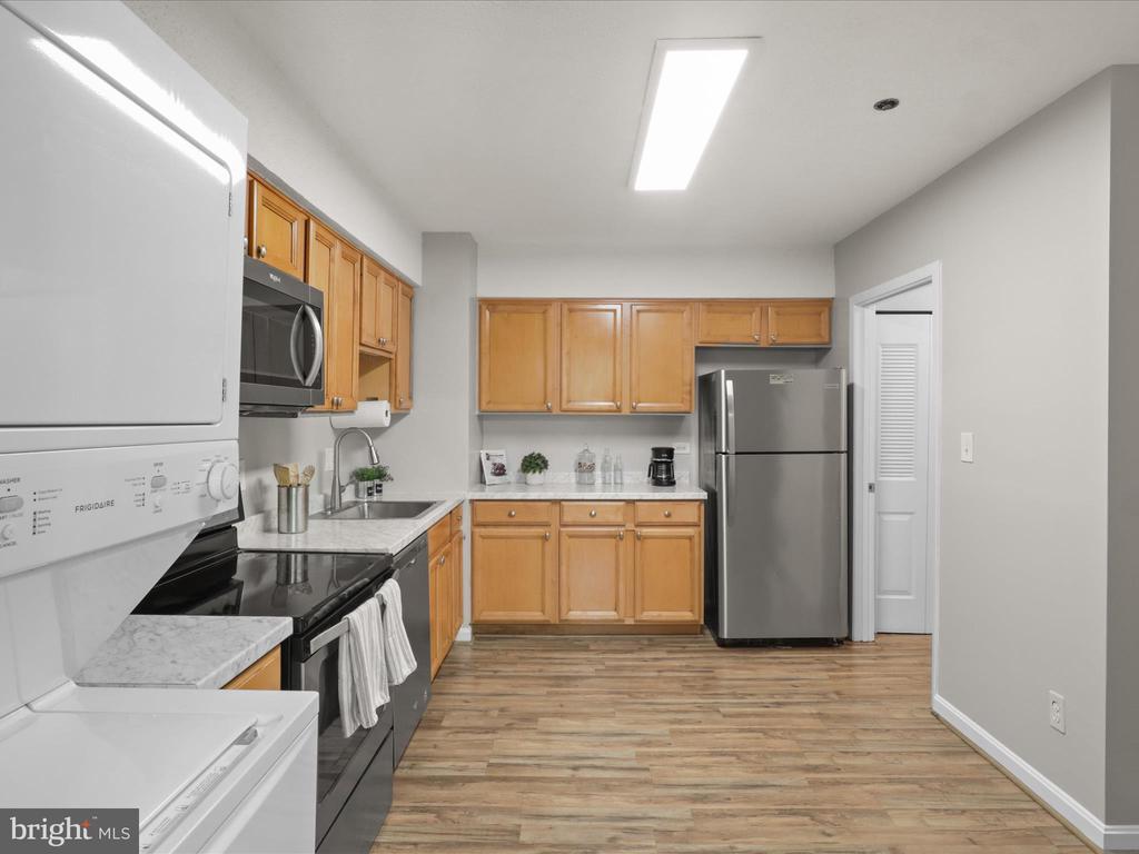 3713 S GEORGE MASON DRIVE T2W