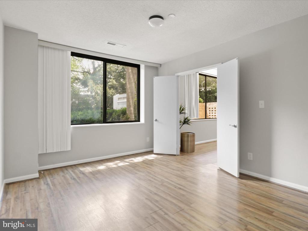 3713 S GEORGE MASON DRIVE T2W