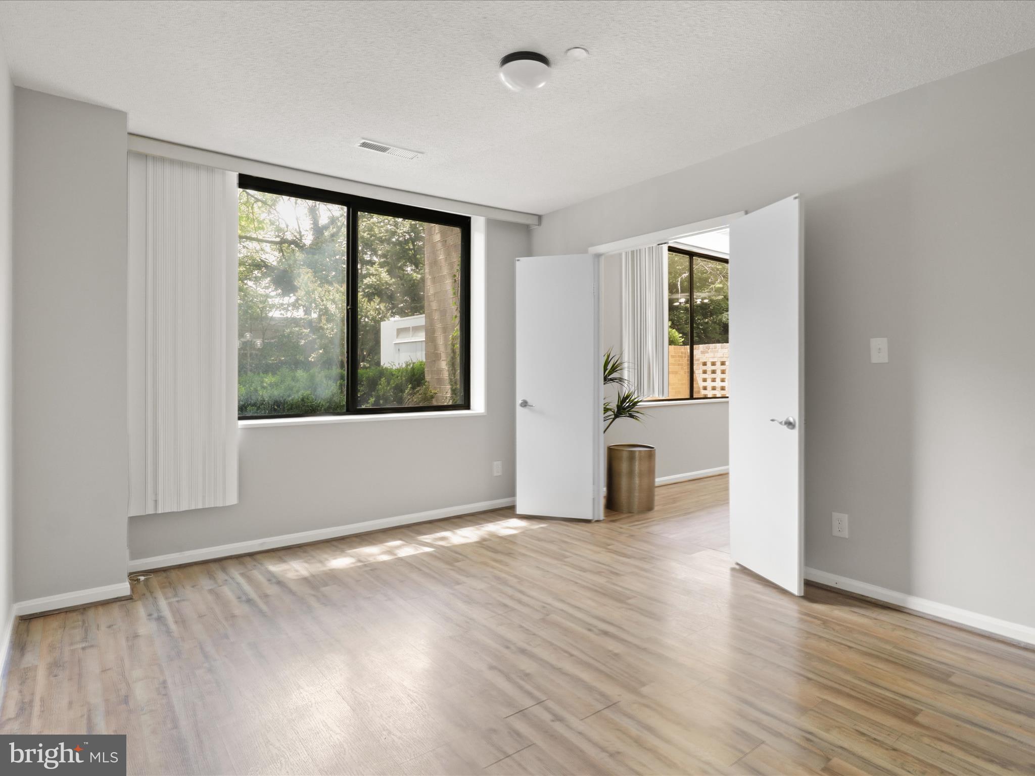 3713 S GEORGE MASON DRIVE T2W