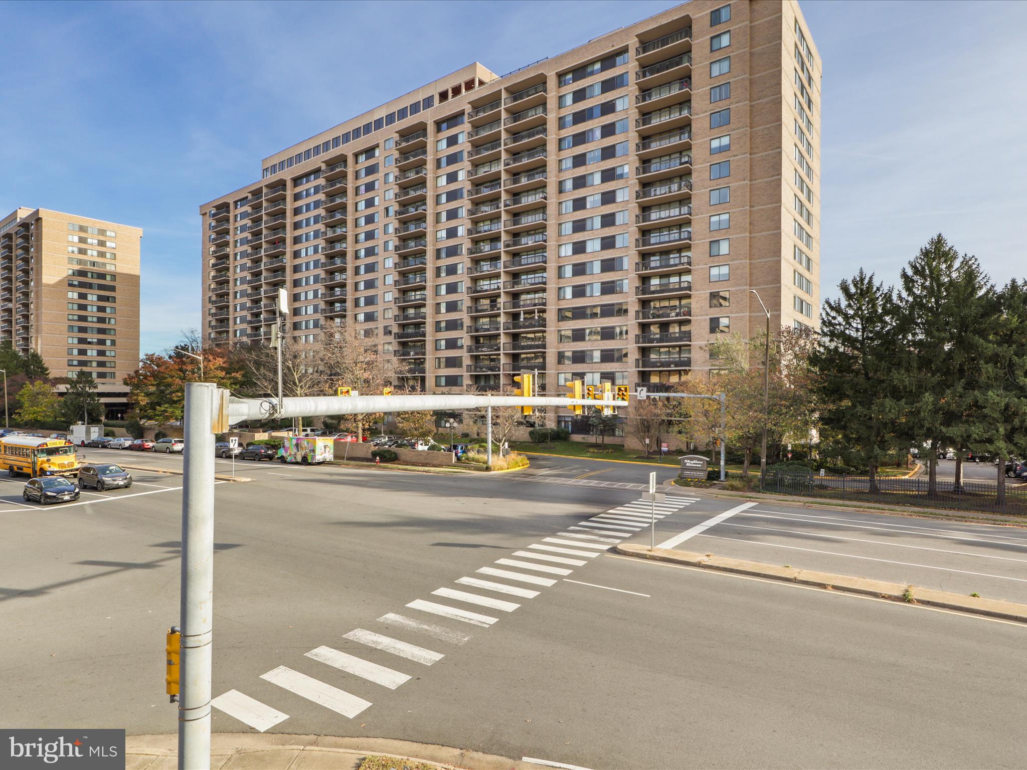 3713 S GEORGE MASON DRIVE T2W