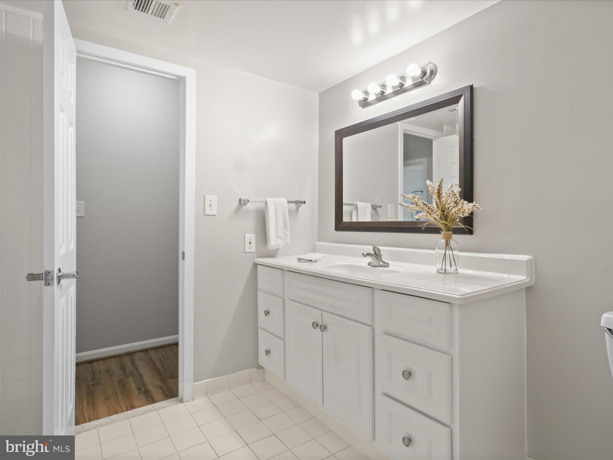 3713 S GEORGE MASON DRIVE T2W