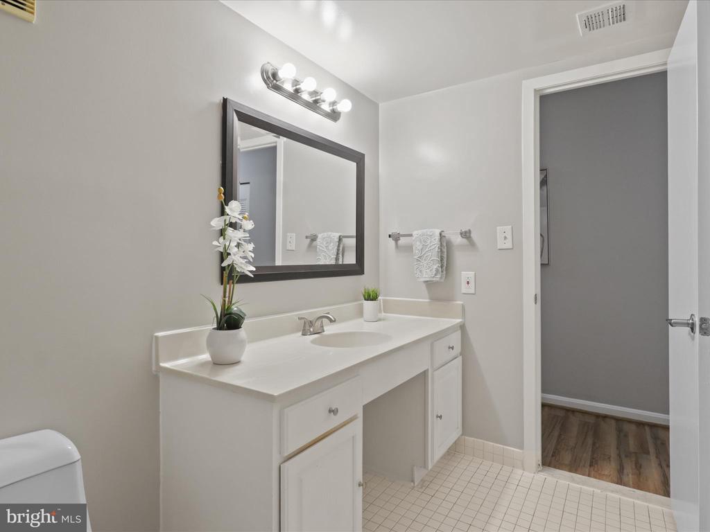 3713 S GEORGE MASON DRIVE T2W