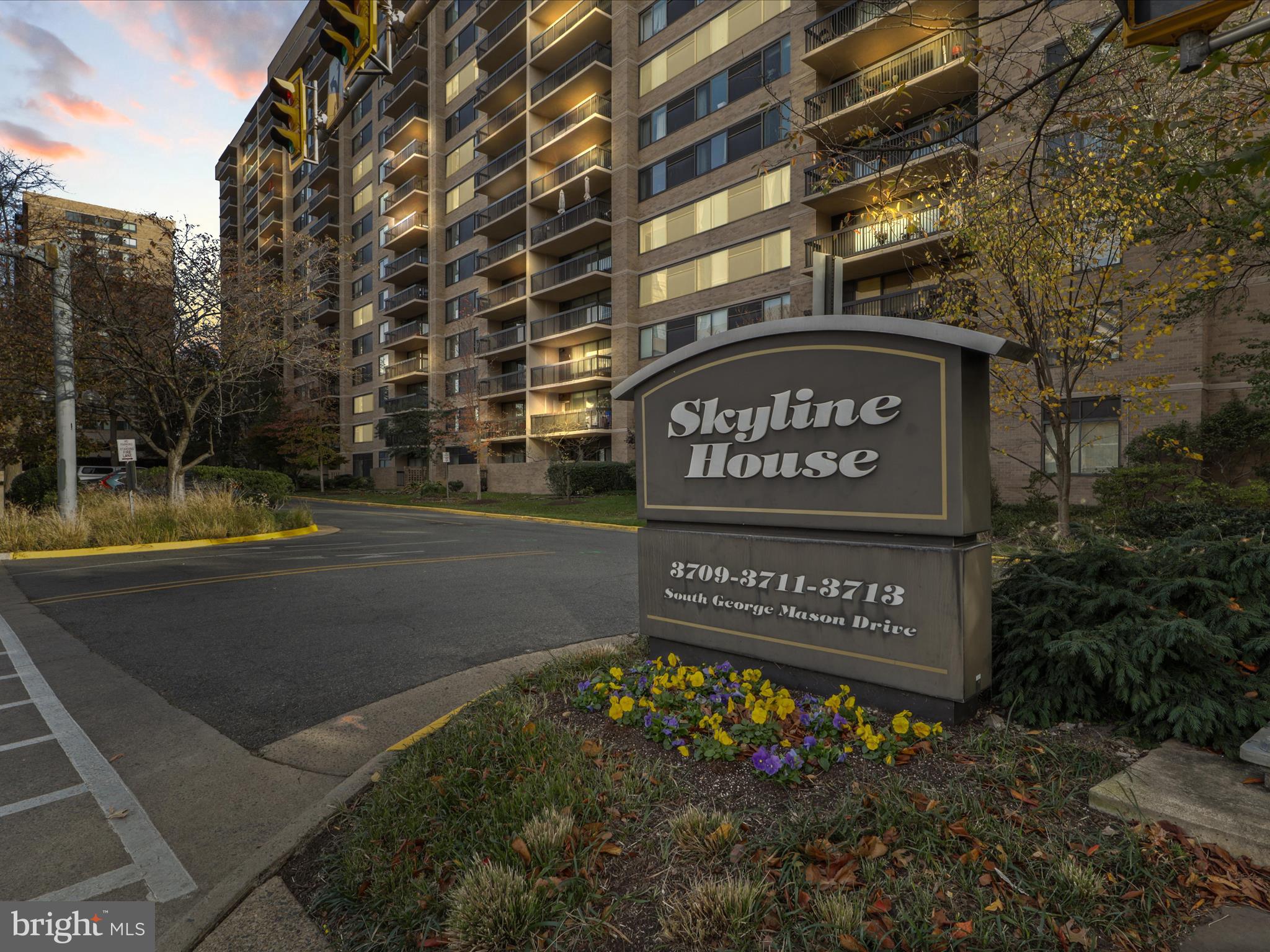 3713 S GEORGE MASON DRIVE T2W