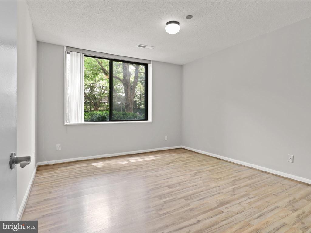 3713 S GEORGE MASON DRIVE T2W