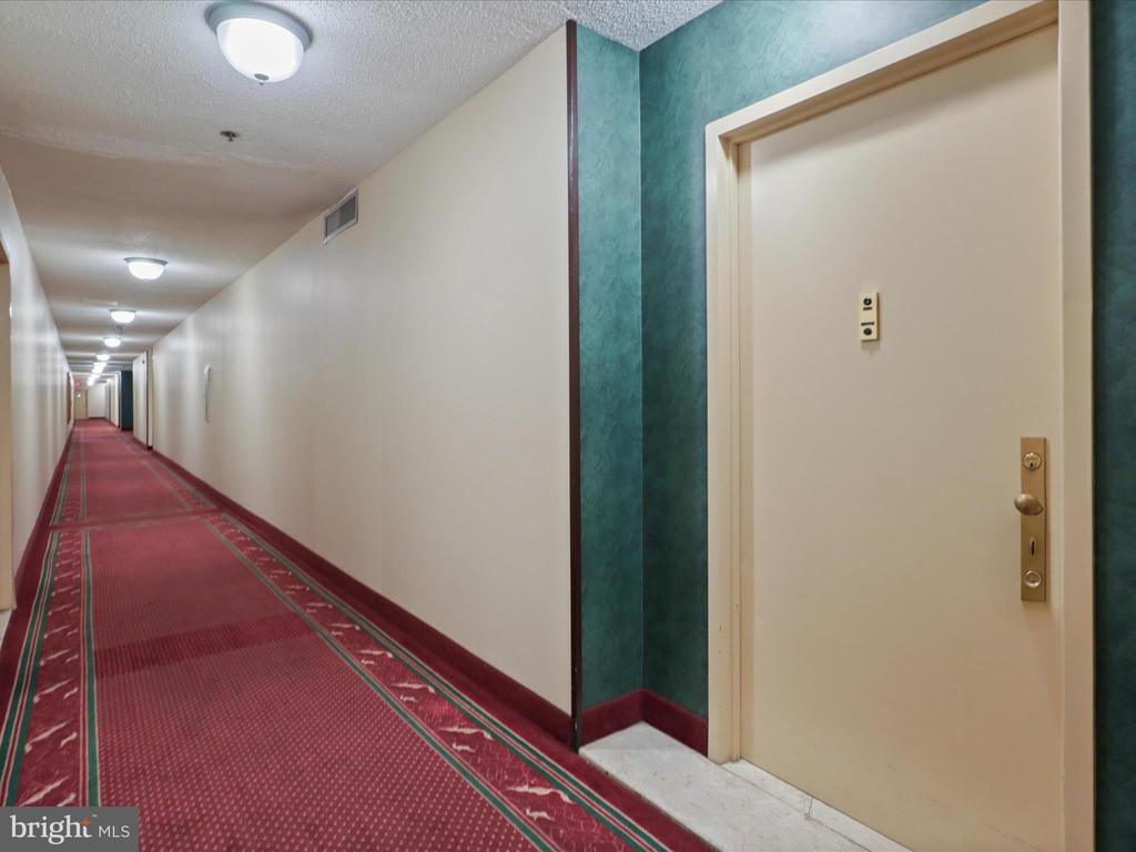 3713 S GEORGE MASON DRIVE T2W