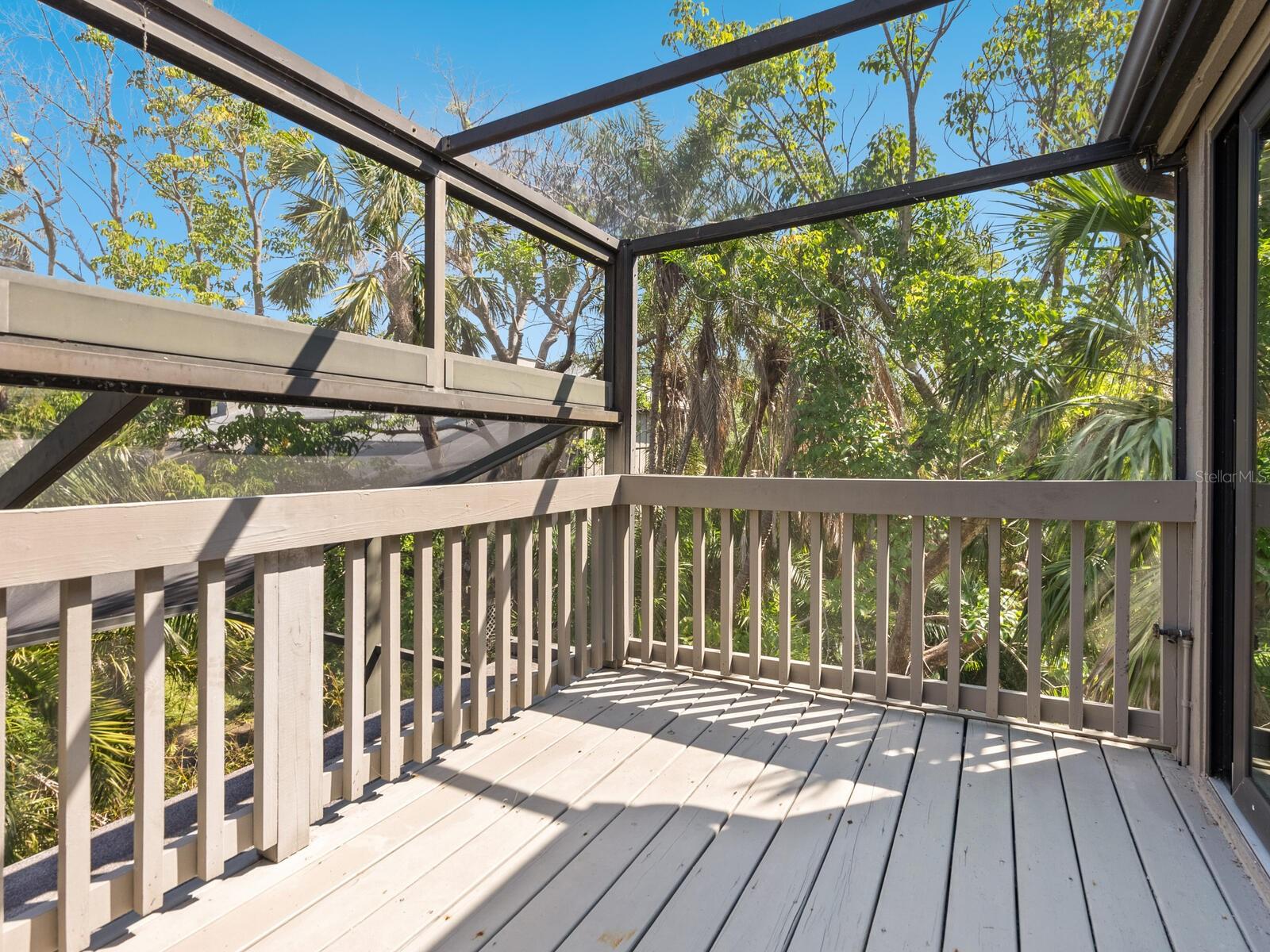 1493 LANDINGS LAKE DR #32