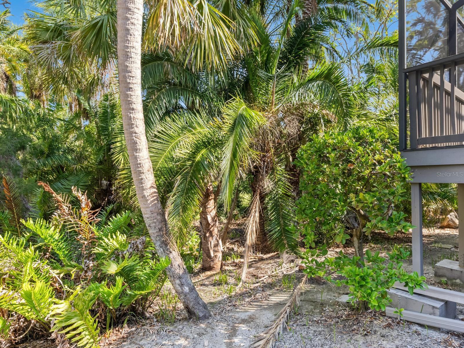 1493 LANDINGS LAKE DR #32