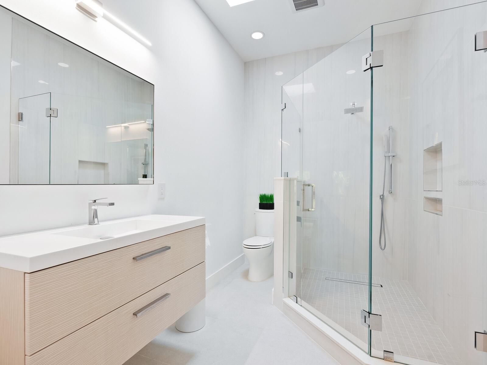 1493 LANDINGS LAKE DR #32