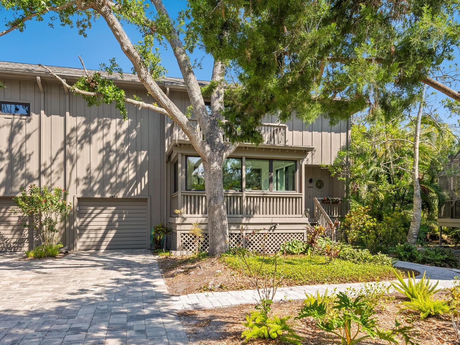 1493 LANDINGS LAKE DR #32