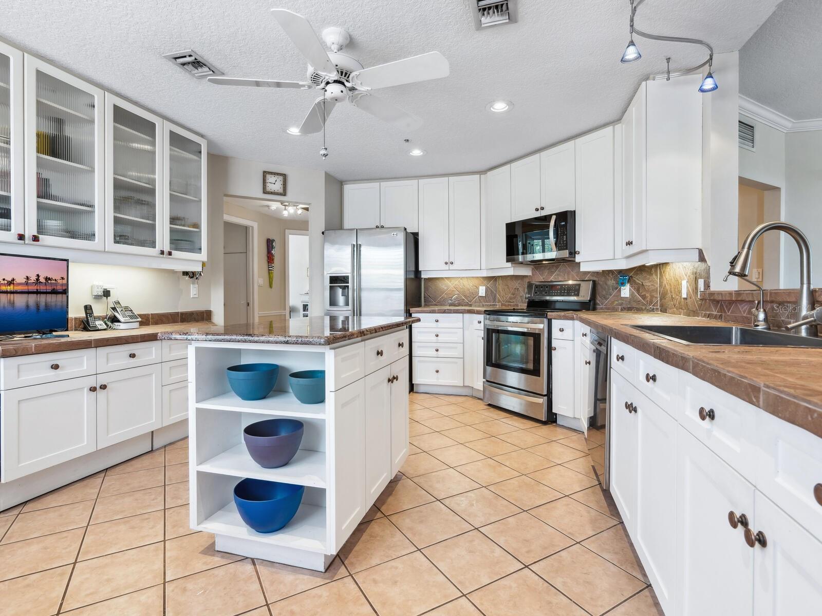 5420 EAGLES POINT CIR #106