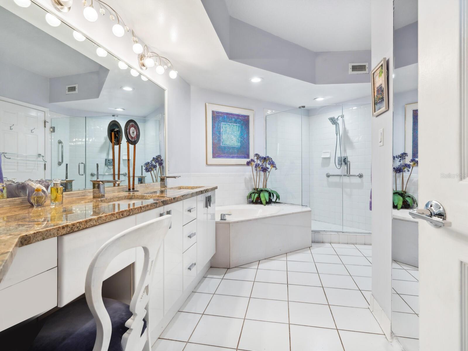 5420 EAGLES POINT CIR #106