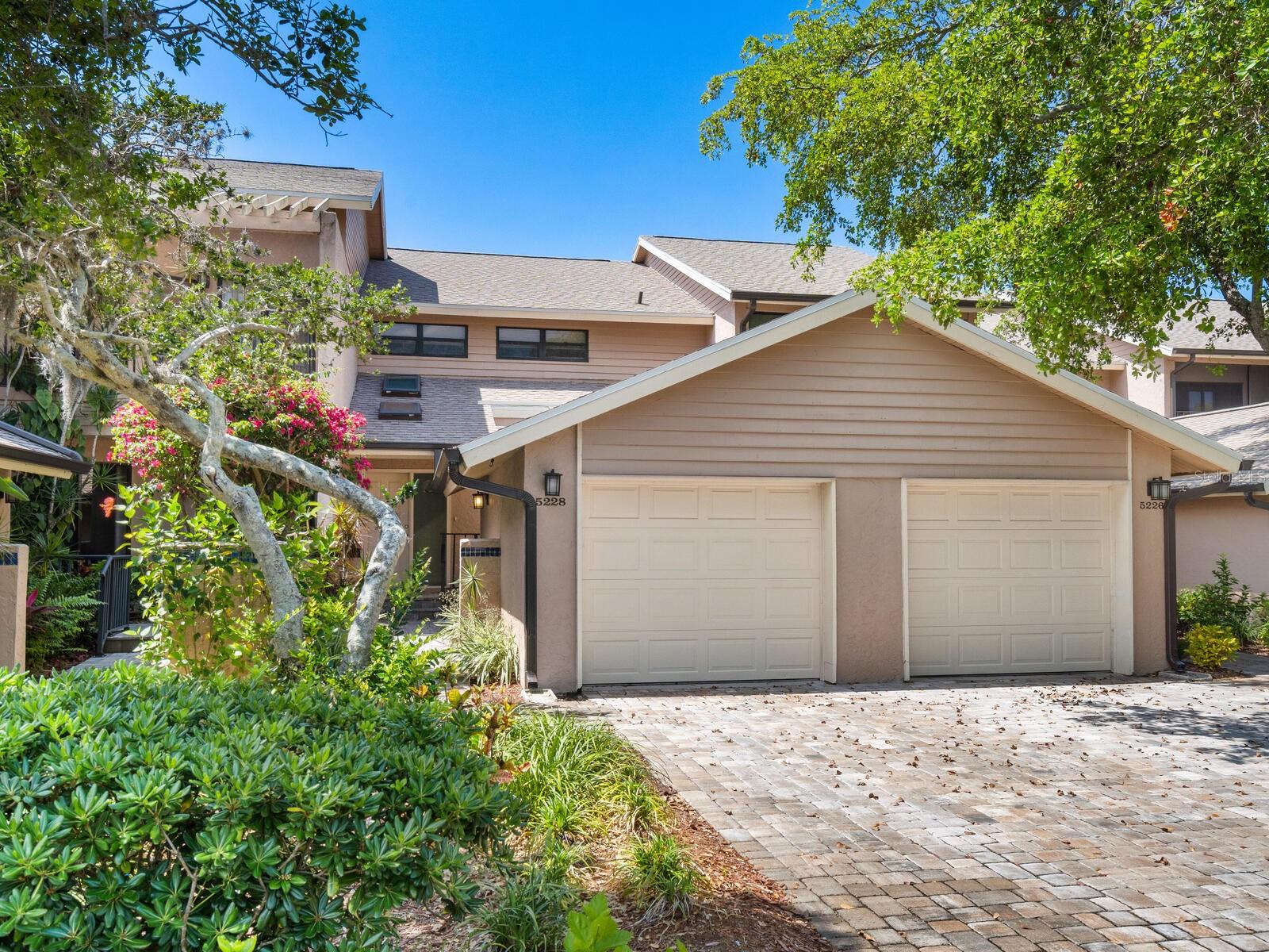 5228 LANDINGS BLVD #202