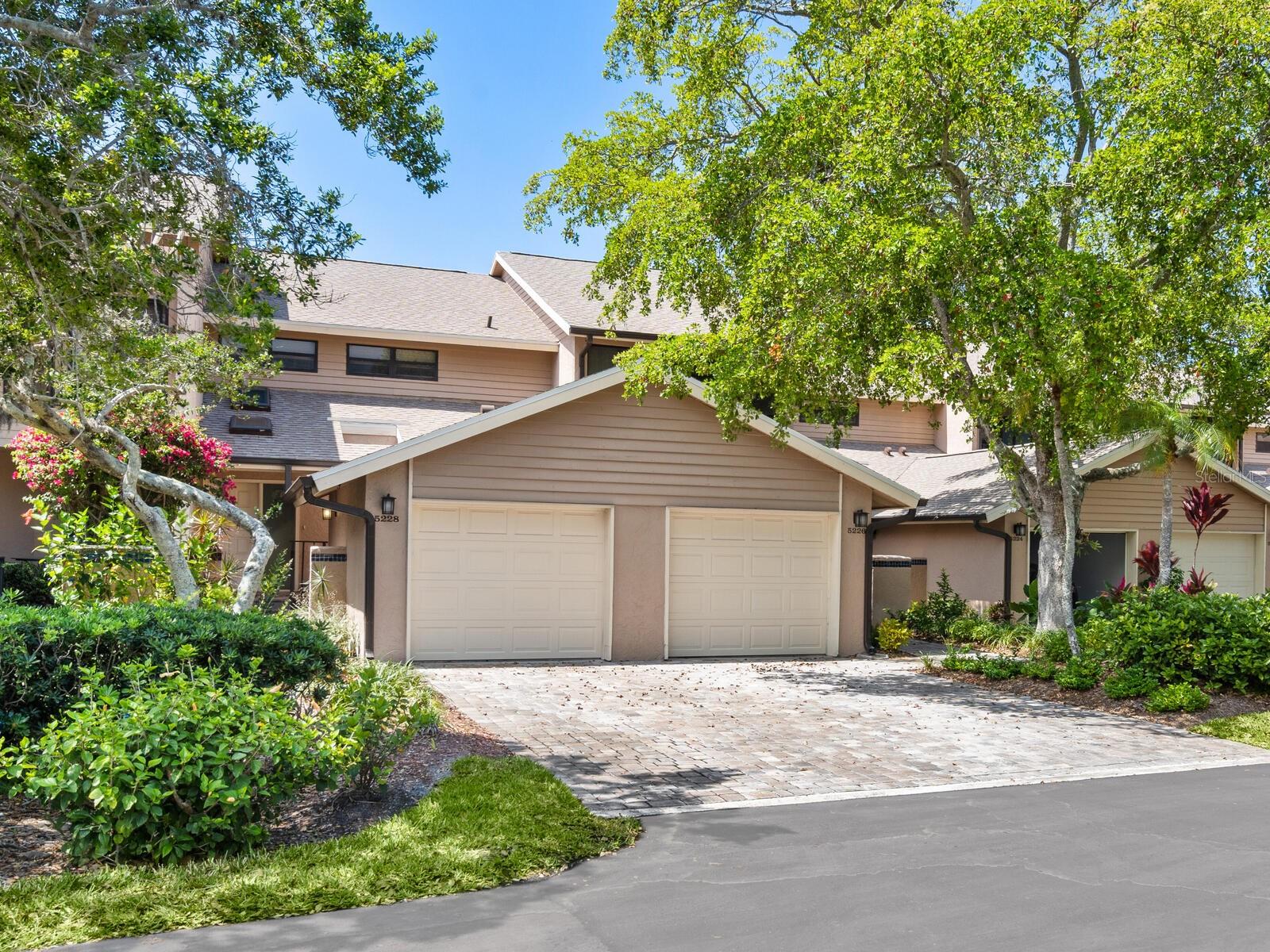 5228 LANDINGS BLVD #202