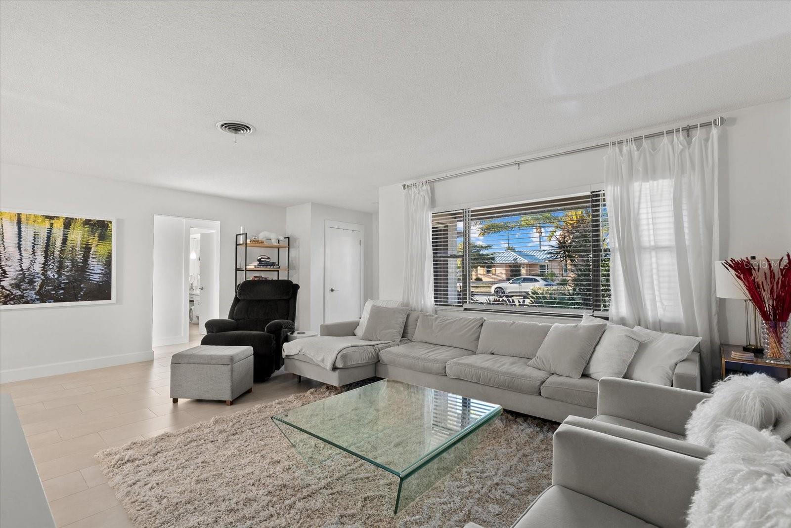 6835 ROXBURY DR