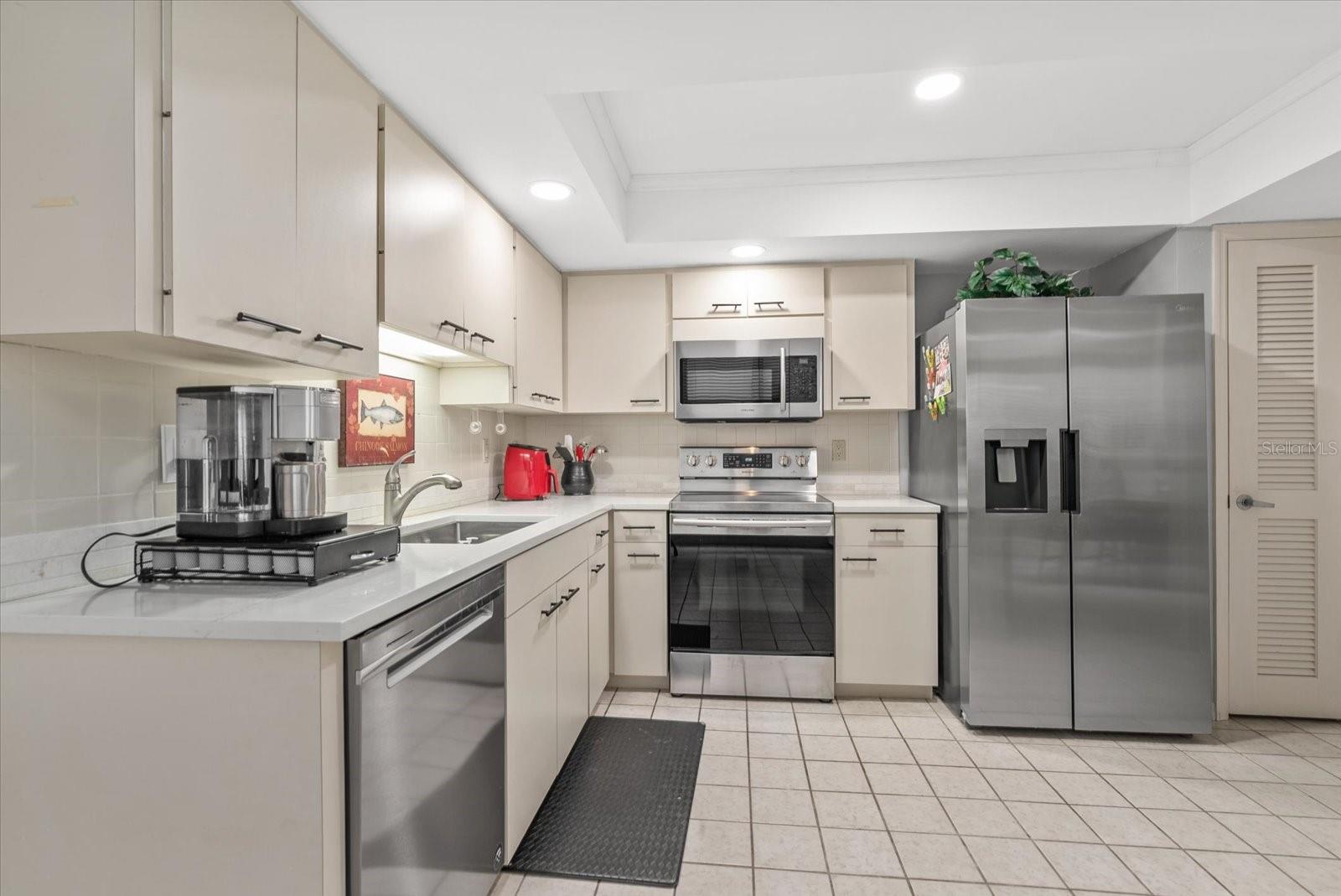 3862 WILSHIRE CIR W #107