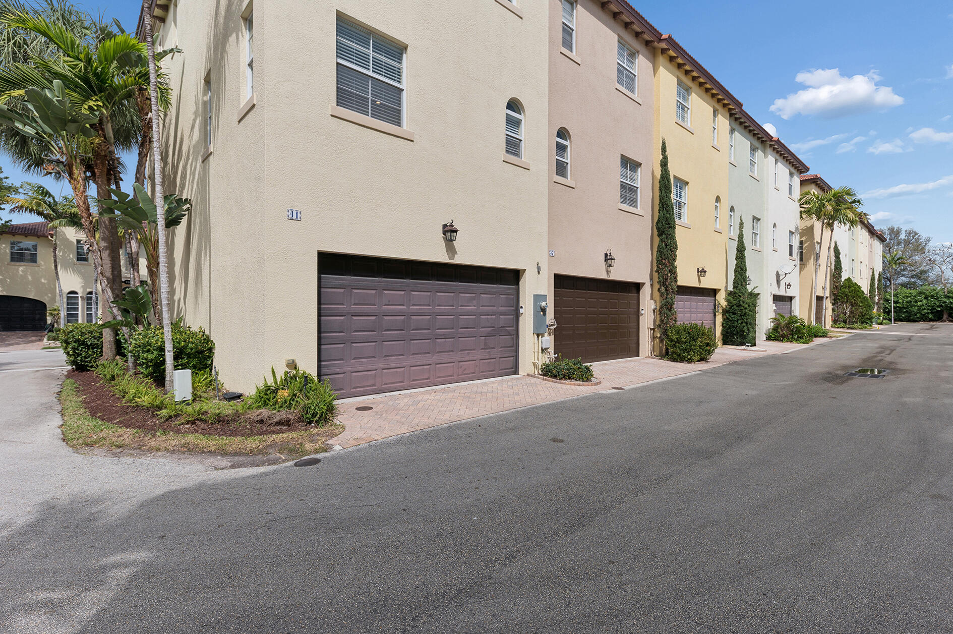 41 Via Floresta Drive