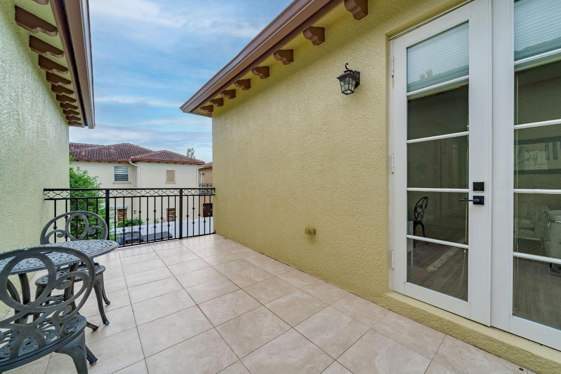 129 Via Poinciana Lane