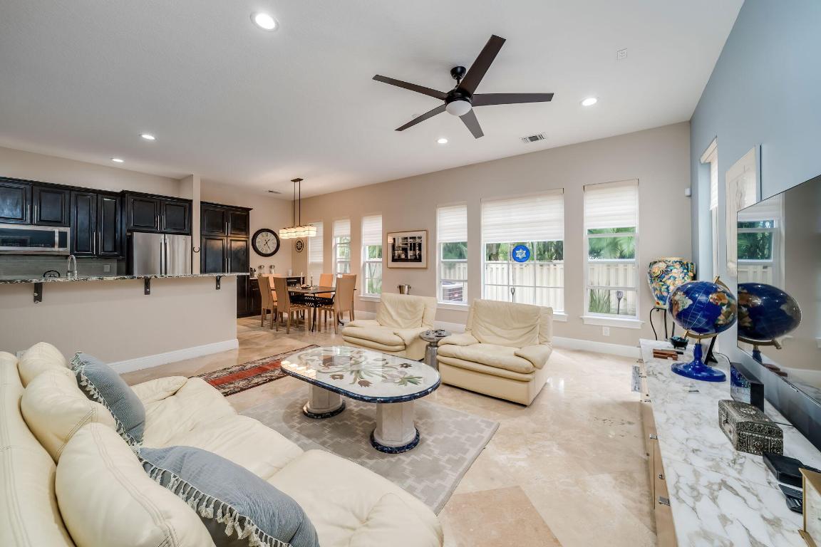 129 Via Poinciana Lane