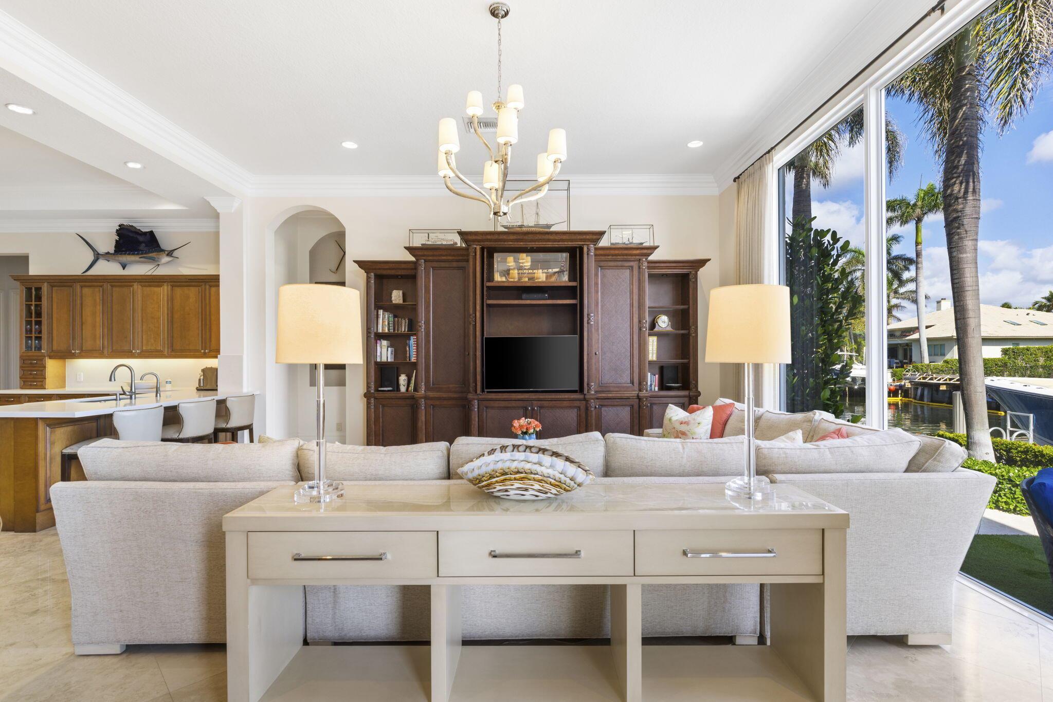 883 Glouchester Street