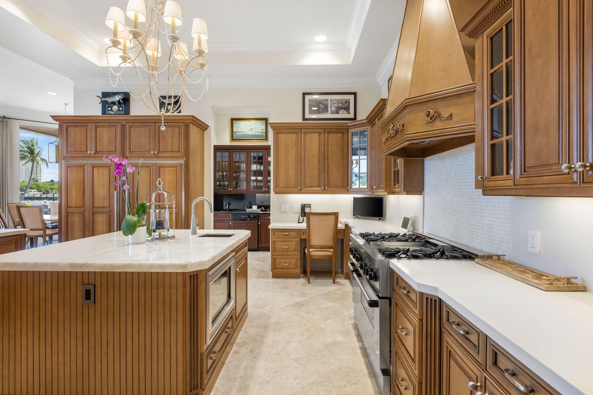 883 Glouchester Street