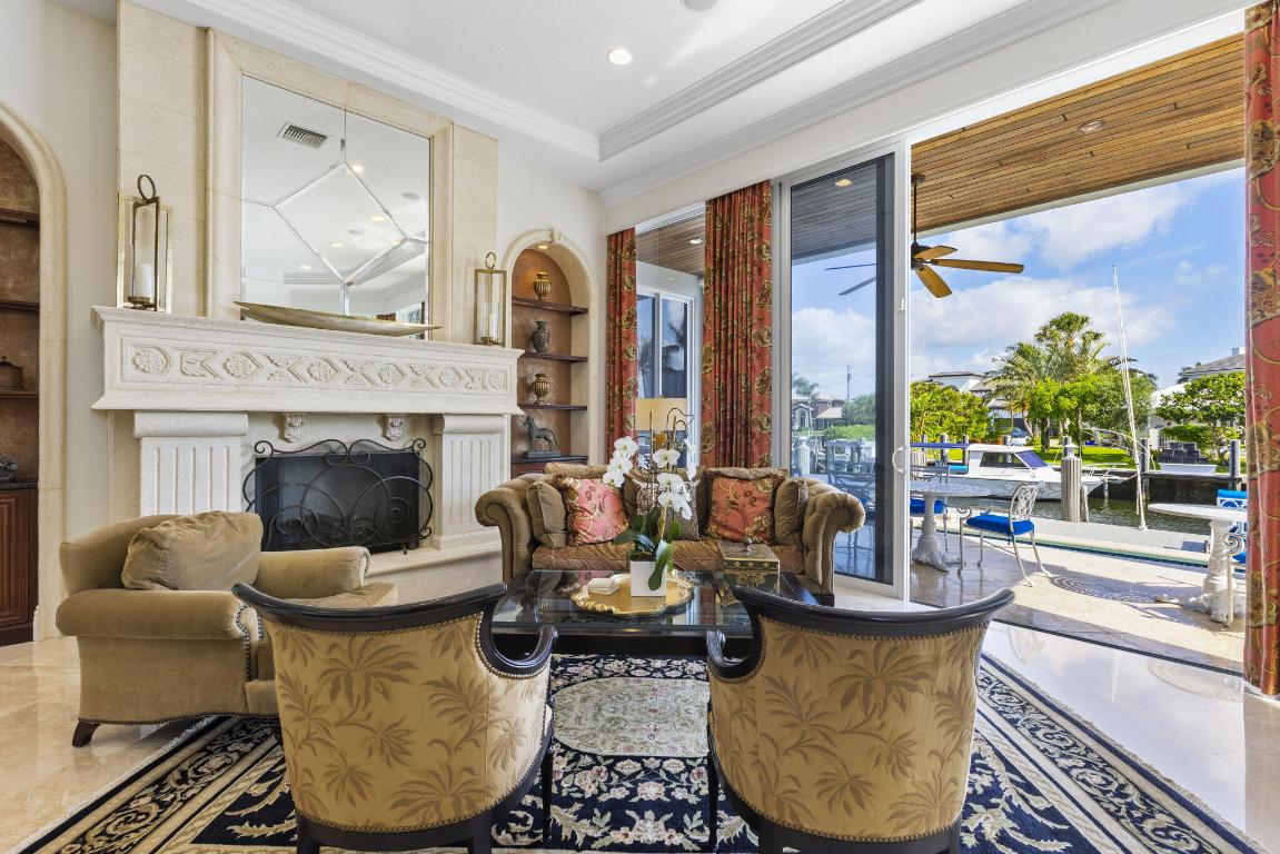 883 Glouchester Street