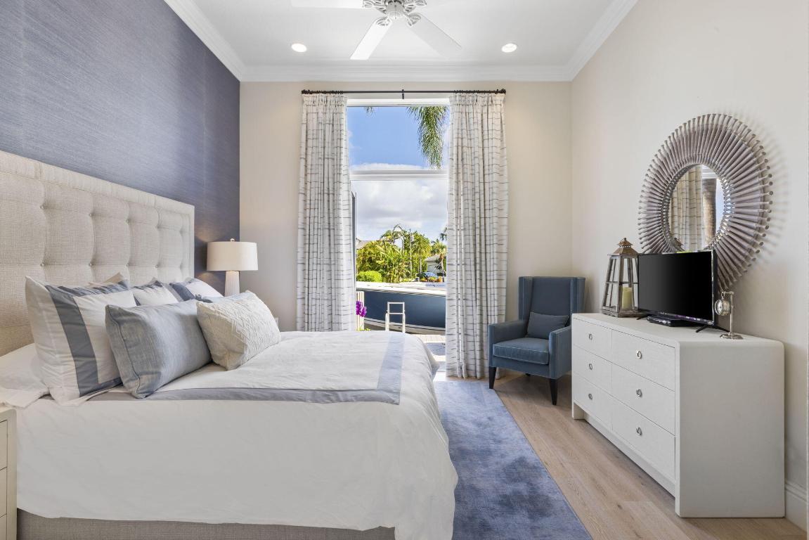 883 Glouchester Street