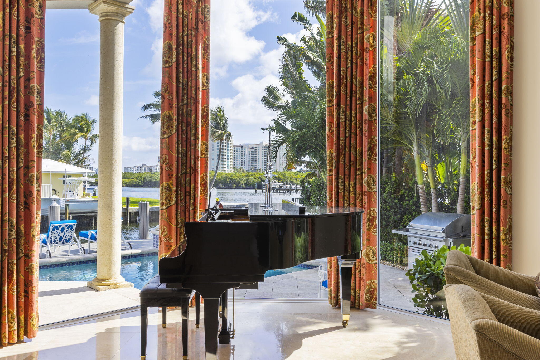 883 Glouchester Street