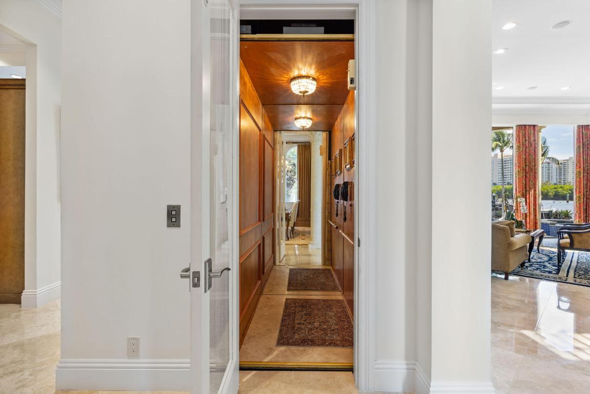 883 Glouchester Street