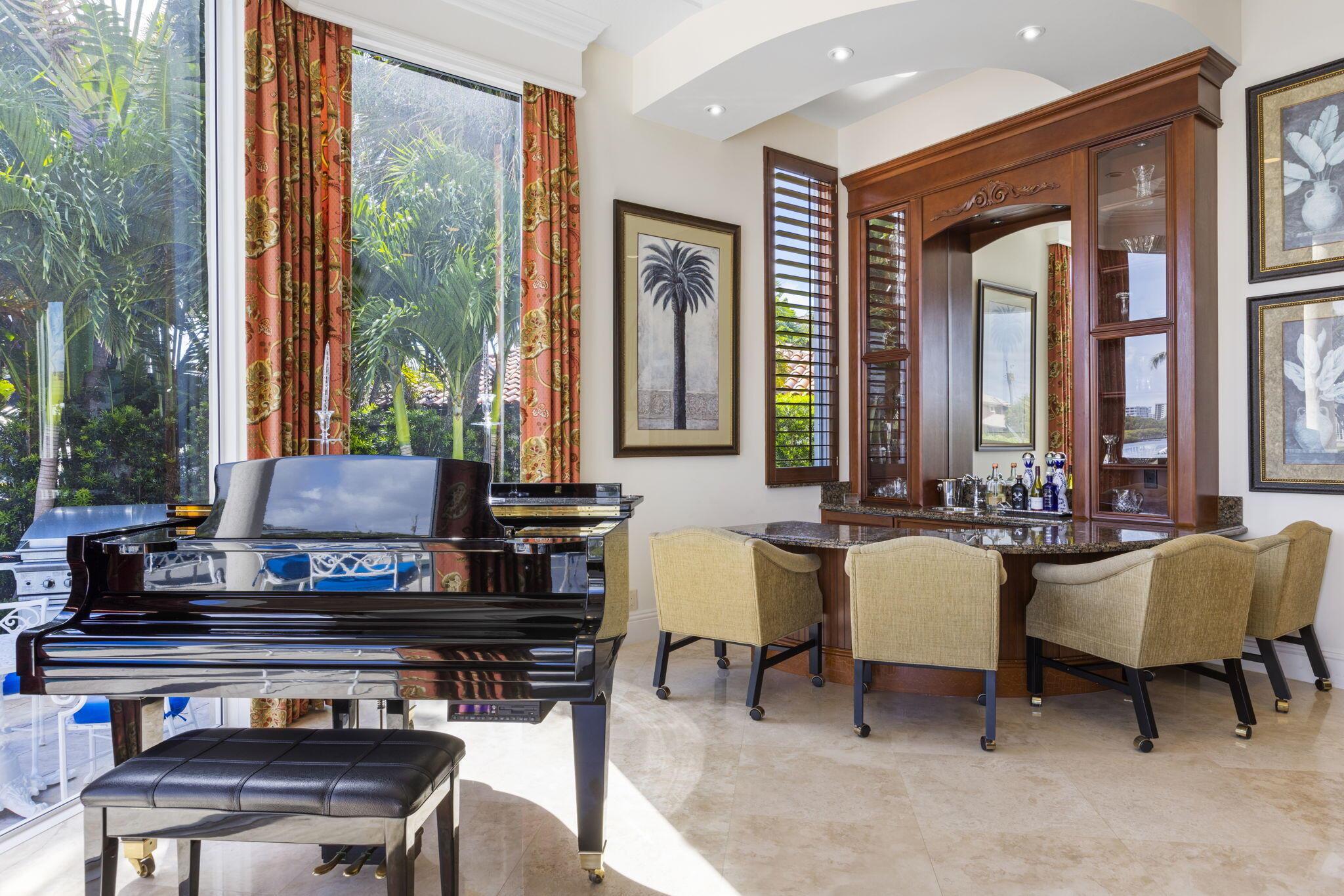 883 Glouchester Street