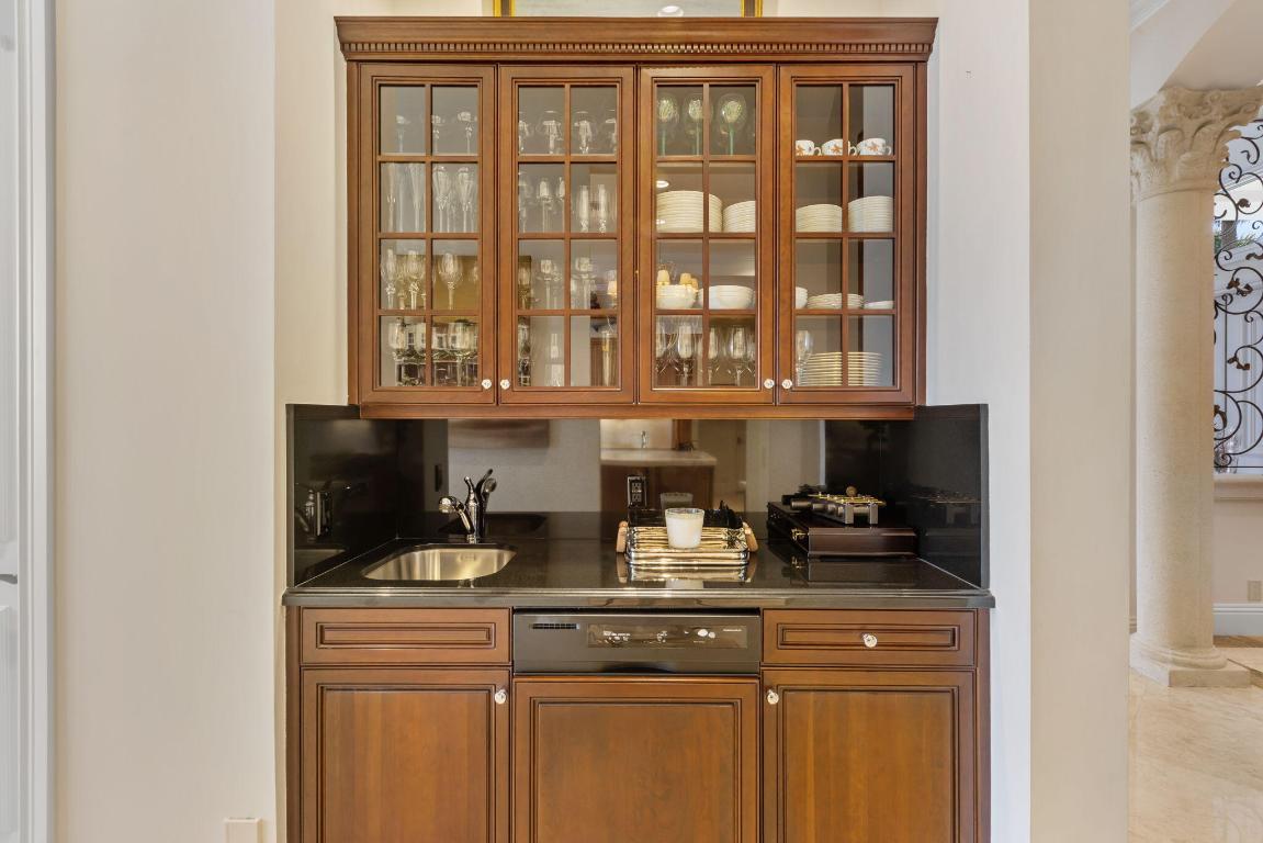 883 Glouchester Street