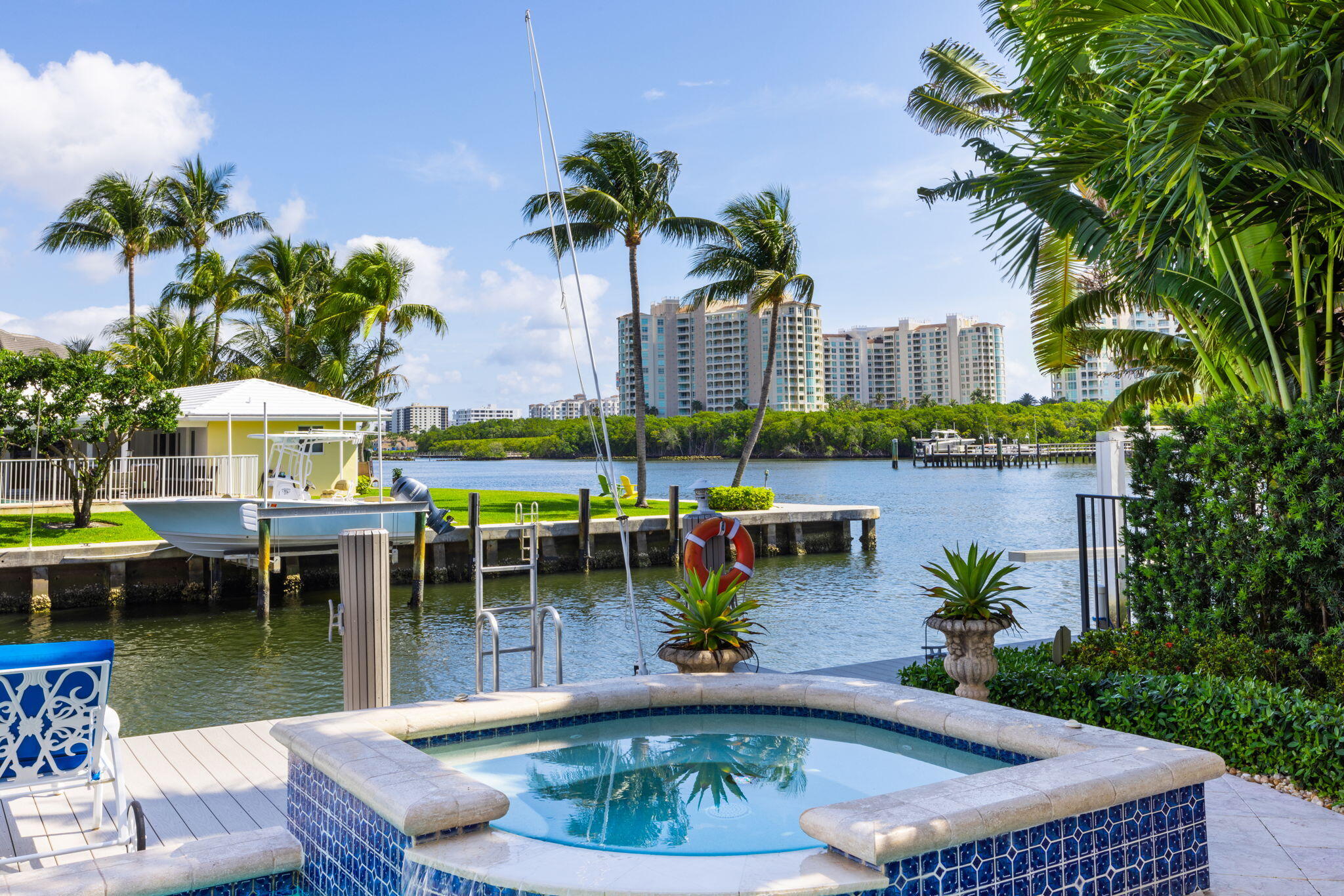 883 Glouchester Street