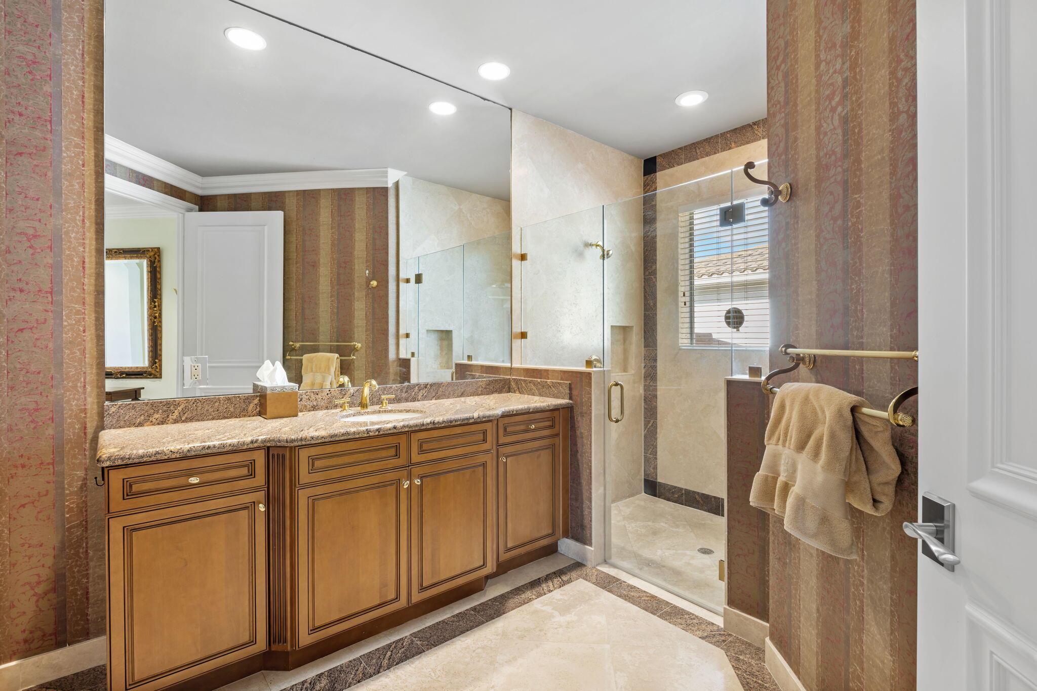 883 Glouchester Street