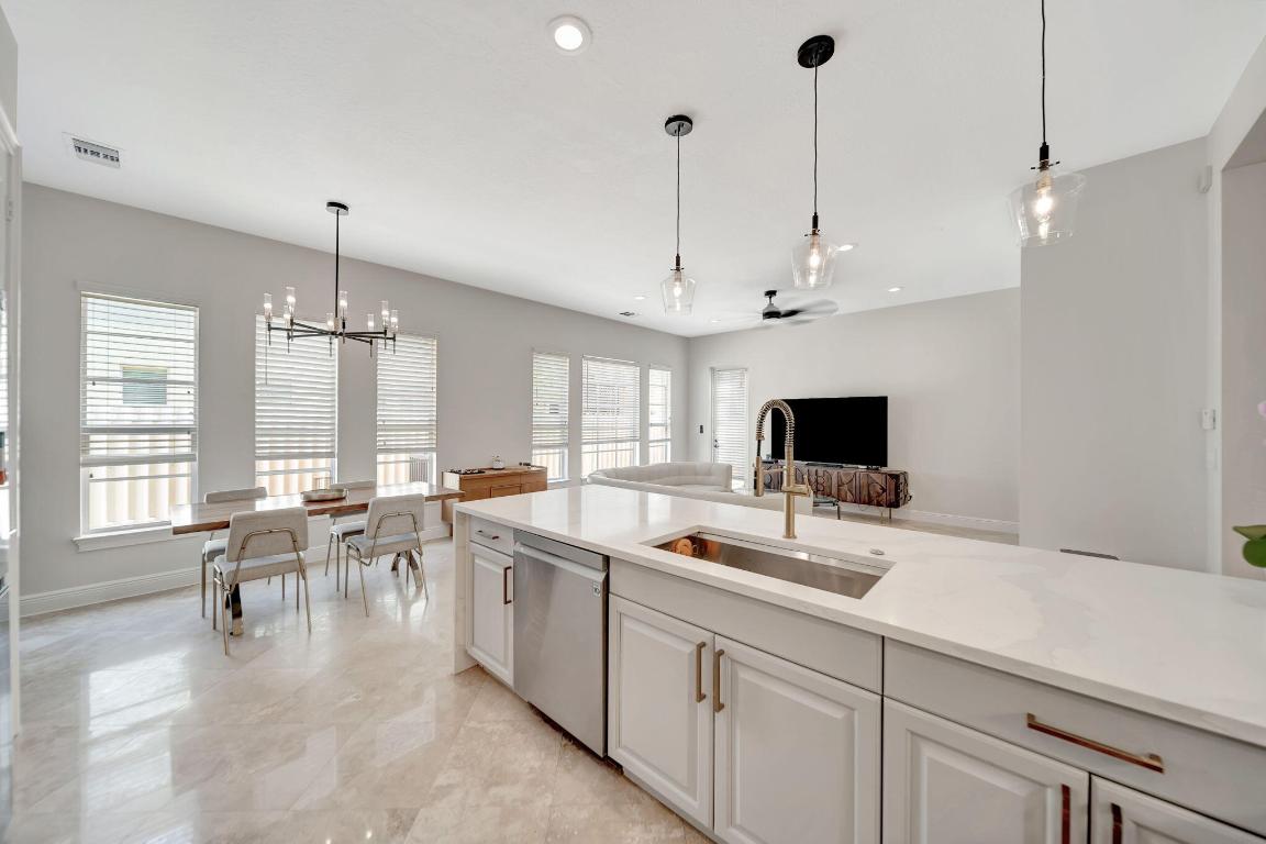 103 Via Poinciana Street