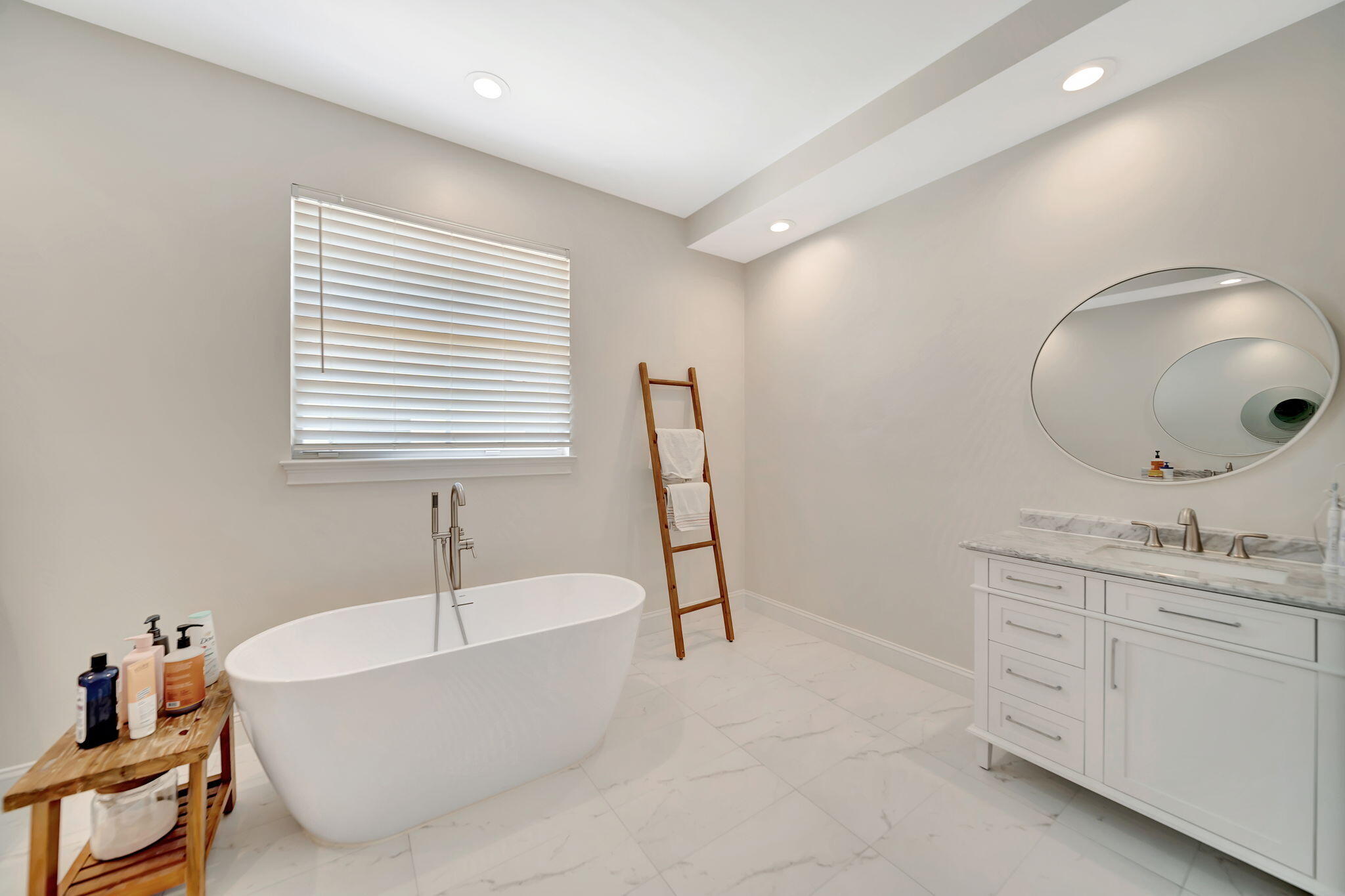 103 Via Poinciana Street