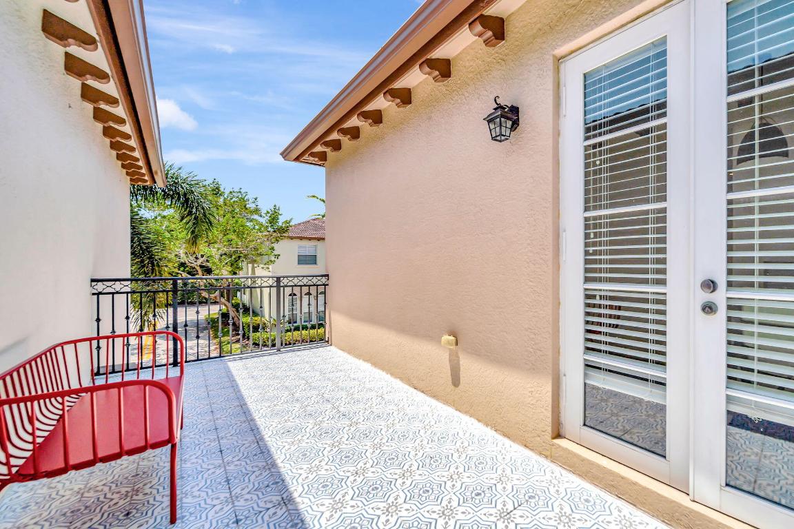 103 Via Poinciana Street