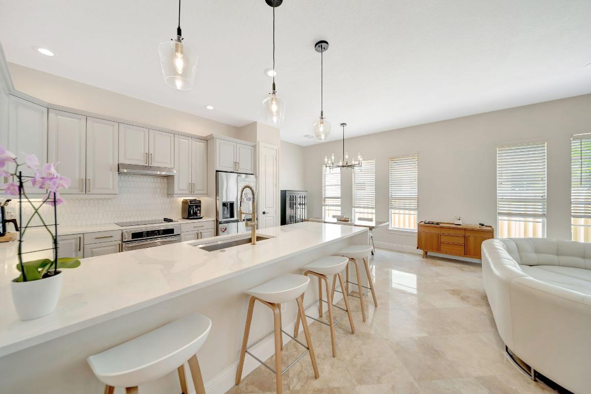 103 Via Poinciana Street